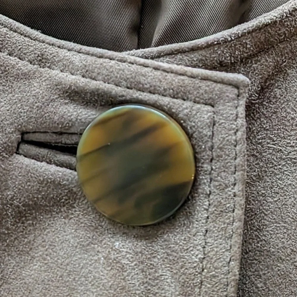 Talbots Suede Jacket Women’s Size 14
Coffee Brown One button front with pockets - Picture 4 of 6